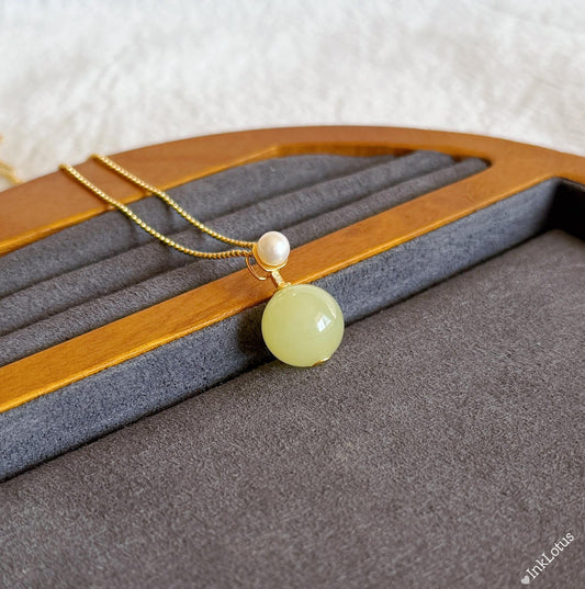 Yellow Jade & Pearl Pendant – 18K Gold
