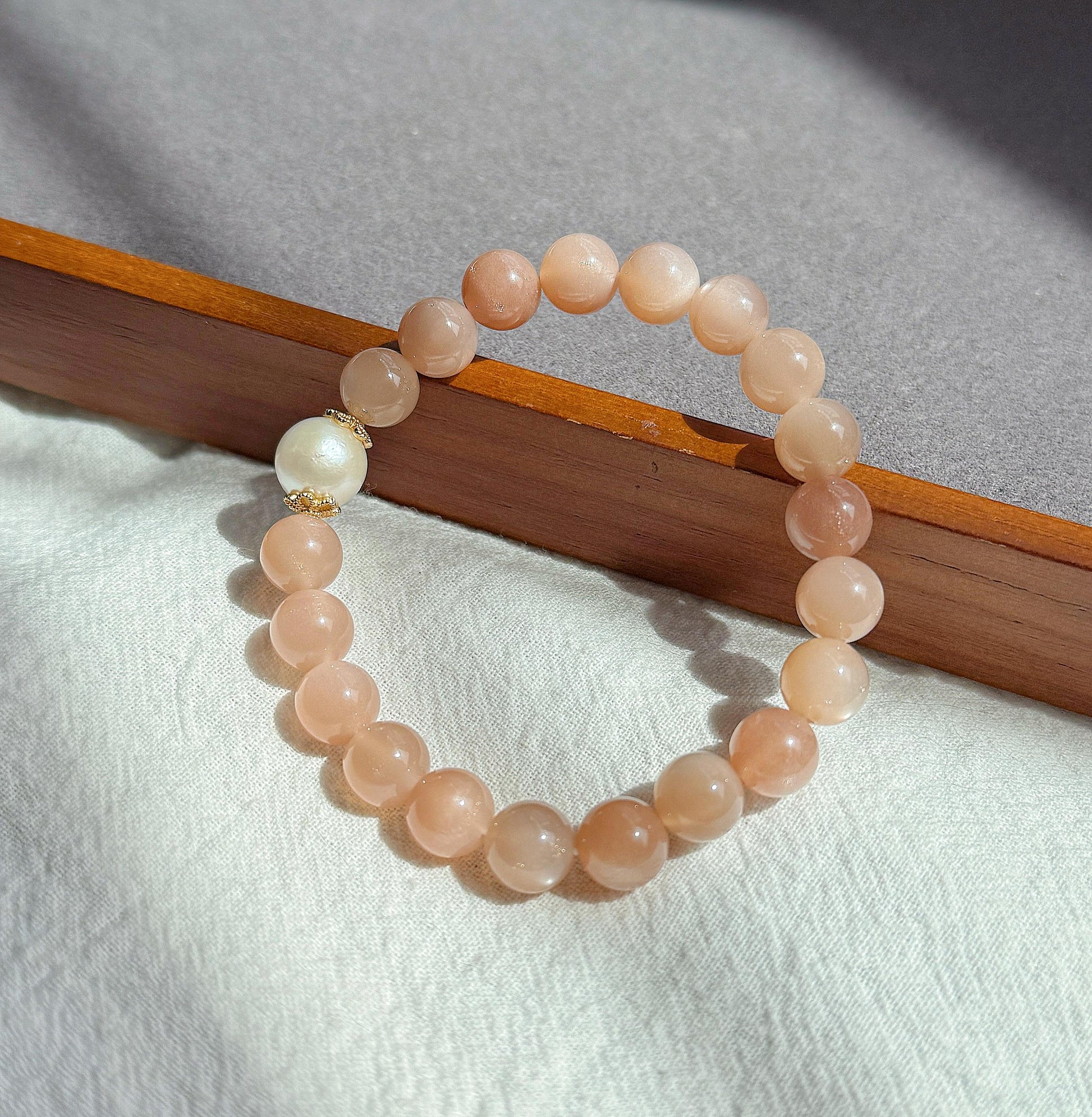 8.5mm Natural and High-grade Peach Moonstone with Freshwater Pearl Bracelet | New Beginnings & Feminine Energy