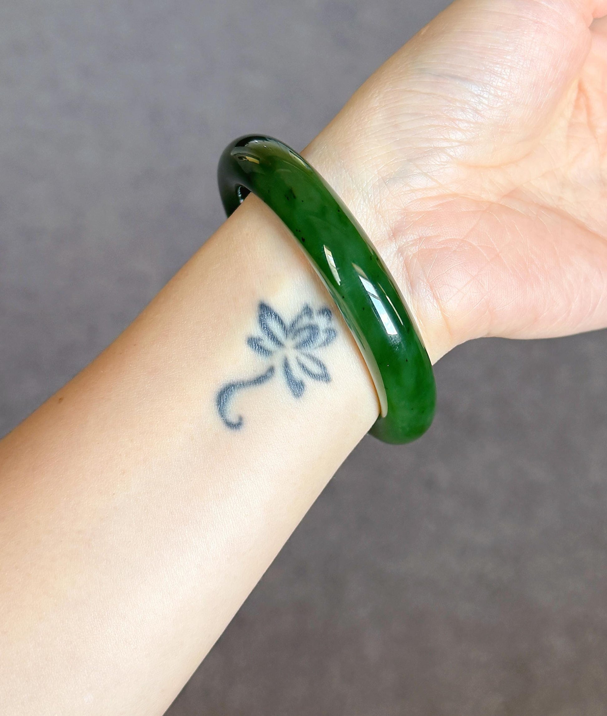 Certified Green Nephrite Jade Bangle 59mm | Natural and Fine Jade Jewelry