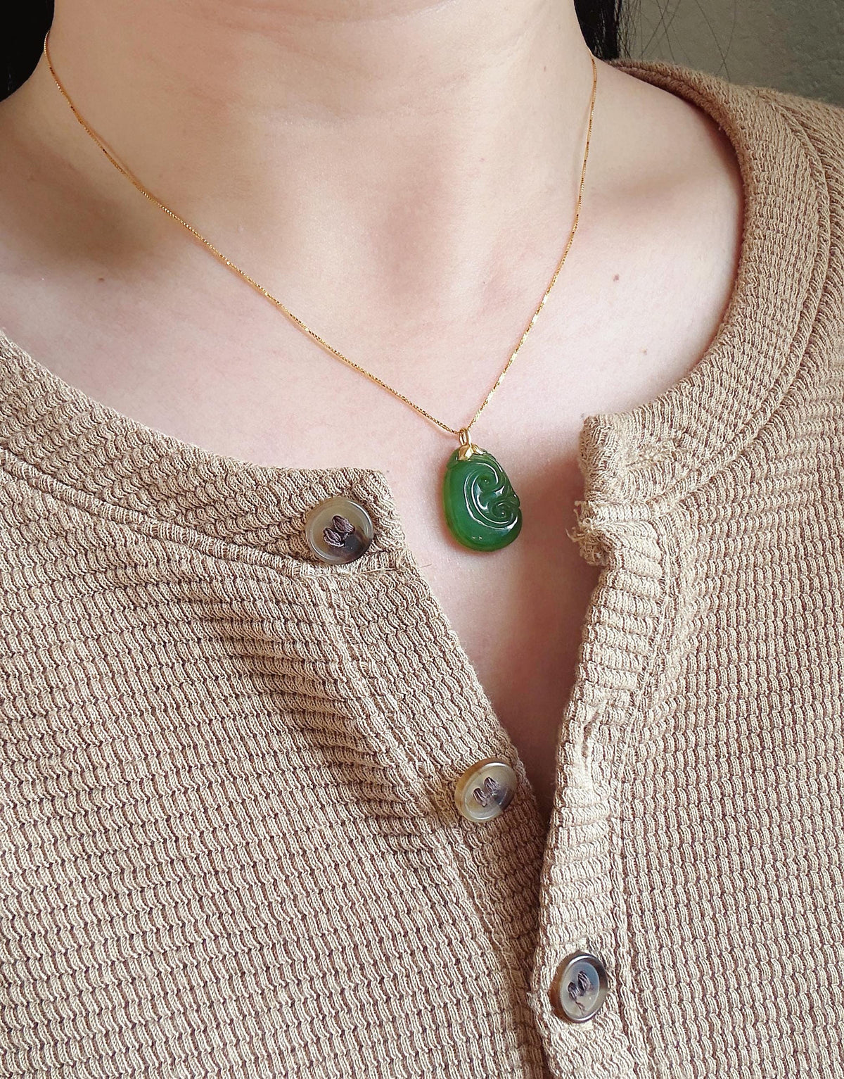 18K Gold Green Nephrite Jade Ruyi Pendant – Carved Jade Necklace | Certified Gemstone | Lucky Charm Gift