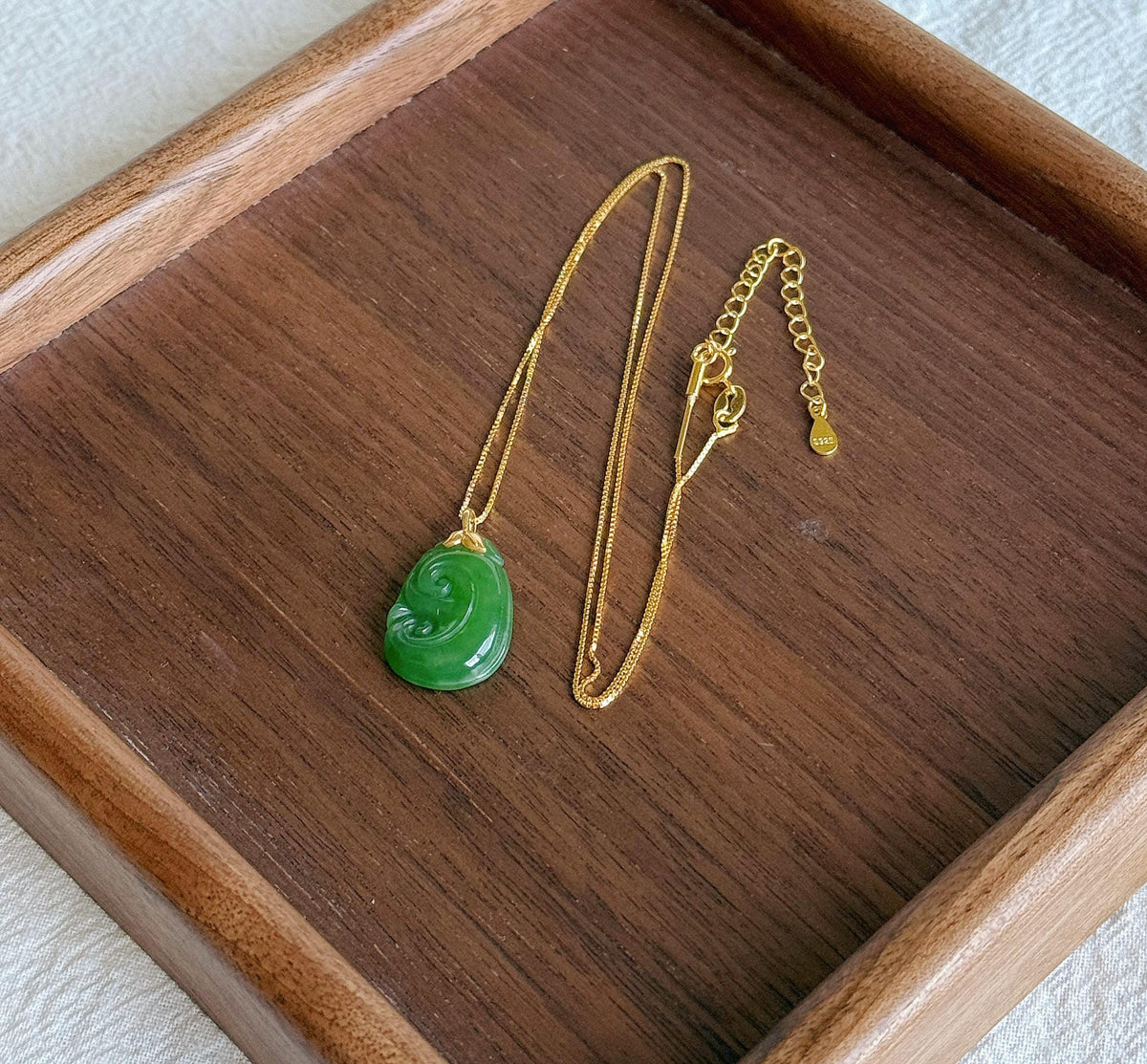 18K Gold Green Nephrite Jade Ruyi Pendant – Carved Jade Necklace | Certified Gemstone | Lucky Charm Gift